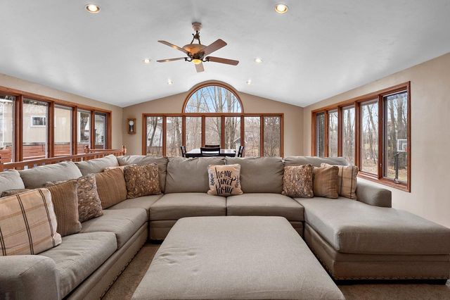 1367 WHIRTHINGTON COURT, Suamico, WI 54173