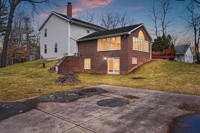 1367 WHIRTHINGTON COURT, Suamico, WI 54173