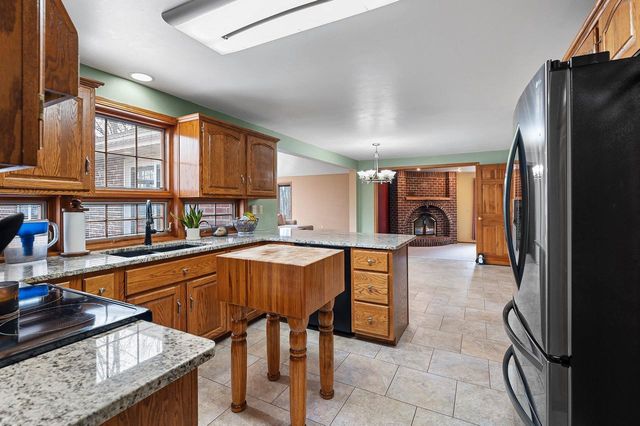 1367 WHIRTHINGTON COURT, Suamico, WI 54173