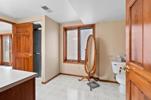 1367 WHIRTHINGTON COURT, Suamico, WI 54173