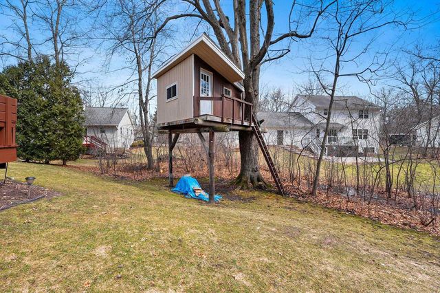 1367 WHIRTHINGTON COURT, Suamico, WI 54173