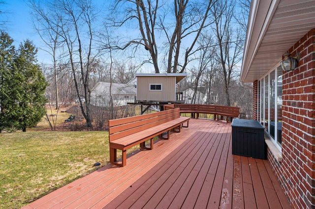 1367 WHIRTHINGTON COURT, Suamico, WI 54173