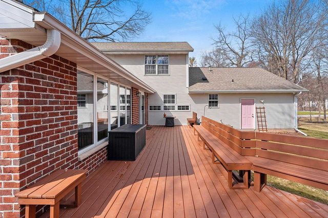 1367 WHIRTHINGTON COURT, Suamico, WI 54173