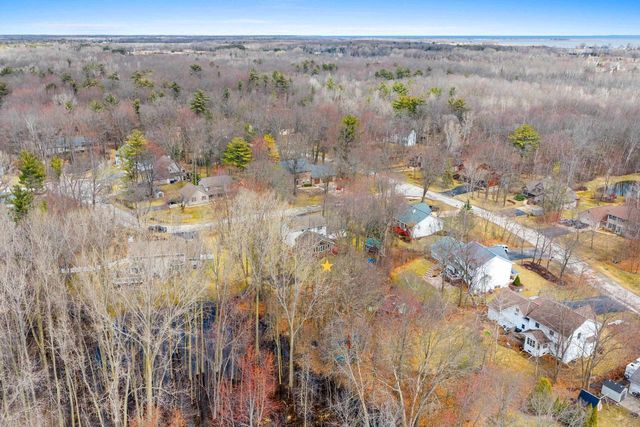 1367 WHIRTHINGTON COURT, Suamico, WI 54173