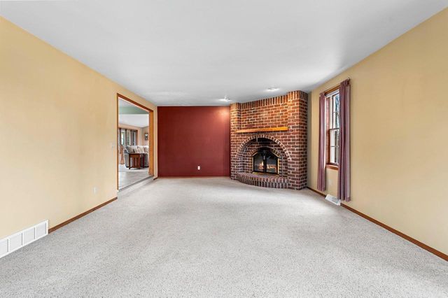 1367 WHIRTHINGTON COURT, Suamico, WI 54173