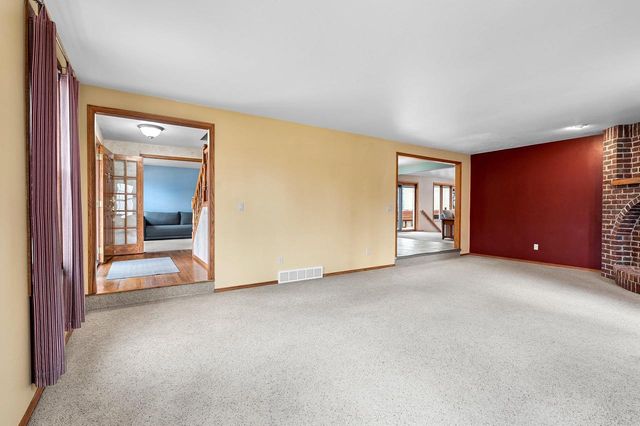 1367 WHIRTHINGTON COURT, Suamico, WI 54173