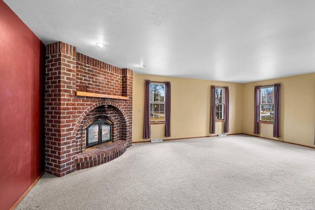 1367 WHIRTHINGTON COURT, Suamico, WI 54173