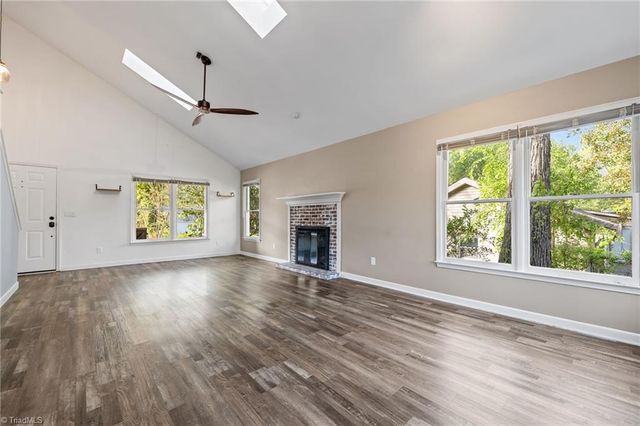 1100 Century Park Avenue, Kernersville, NC 27284