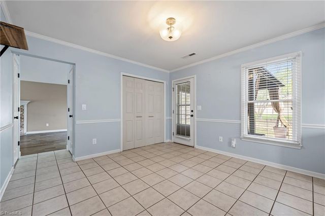 1100 Century Park Avenue, Kernersville, NC 27284
