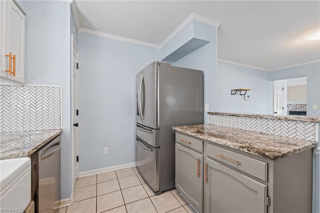 1100 Century Park Avenue, Kernersville, NC 27284