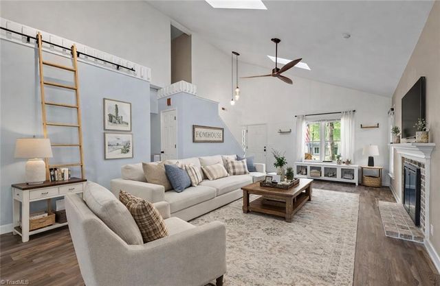 1100 Century Park Avenue, Kernersville, NC 27284