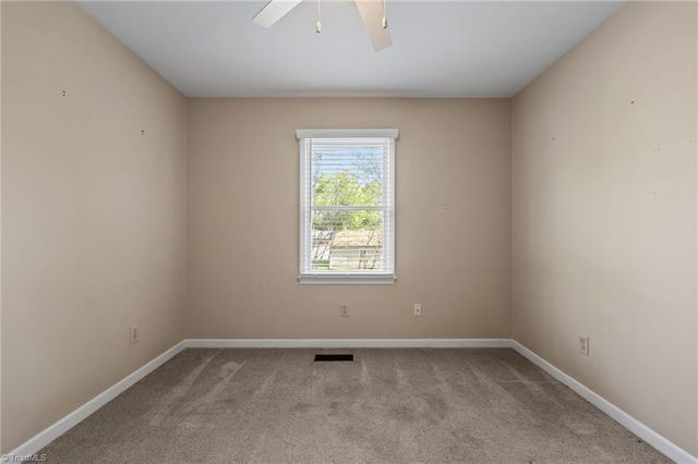 1100 Century Park Avenue, Kernersville, NC 27284