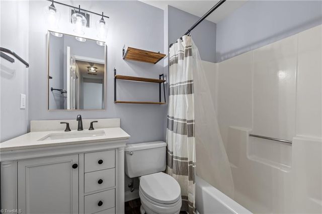 1100 Century Park Avenue, Kernersville, NC 27284