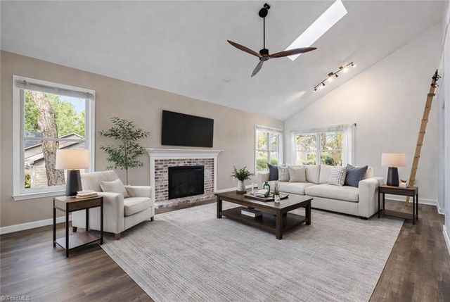 1100 Century Park Avenue, Kernersville, NC 27284