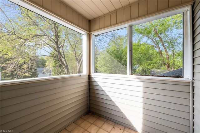1100 Century Park Avenue, Kernersville, NC 27284