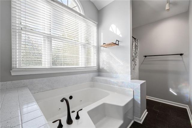 1100 Century Park Avenue, Kernersville, NC 27284