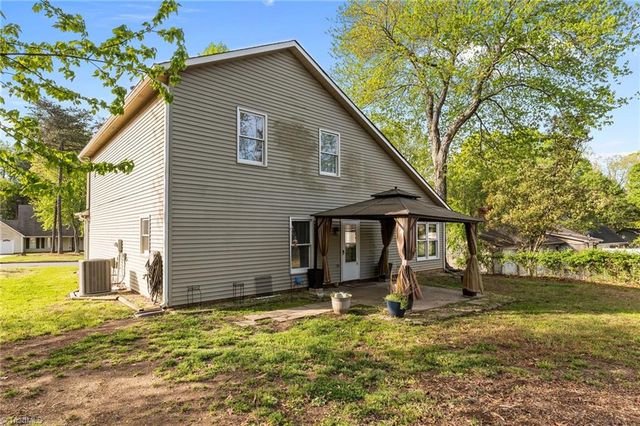 1100 Century Park Avenue, Kernersville, NC 27284