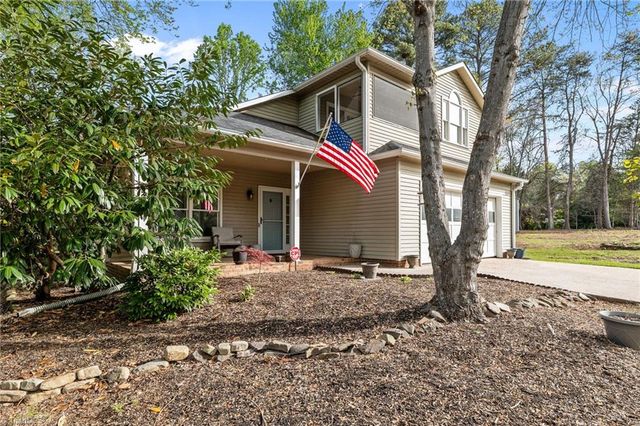 1100 Century Park Avenue, Kernersville, NC 27284
