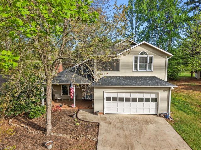 1100 Century Park Avenue, Kernersville, NC 27284