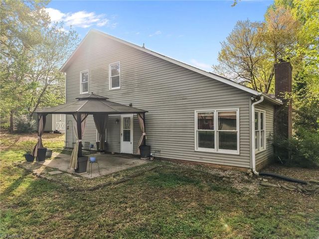 1100 Century Park Avenue, Kernersville, NC 27284
