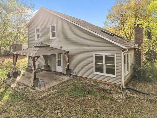 1100 Century Park Avenue, Kernersville, NC 27284