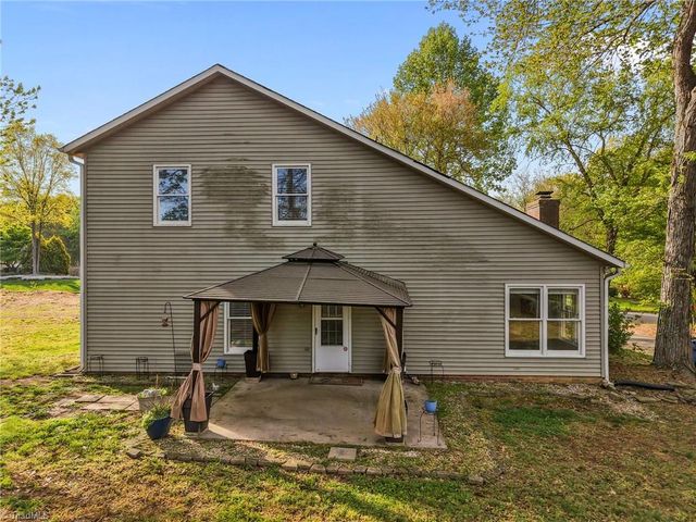 1100 Century Park Avenue, Kernersville, NC 27284