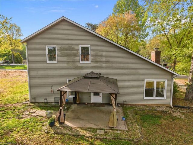 1100 Century Park Avenue, Kernersville, NC 27284
