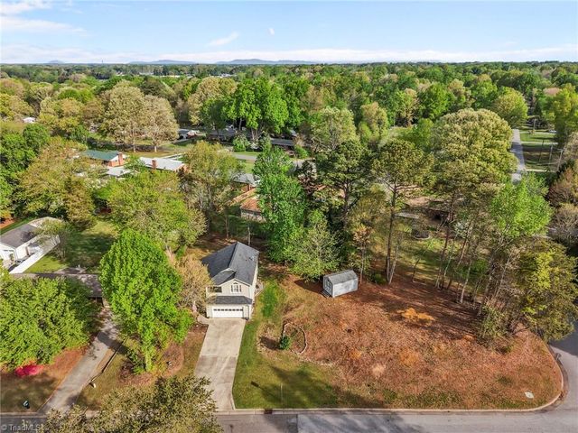 1100 Century Park Avenue, Kernersville, NC 27284