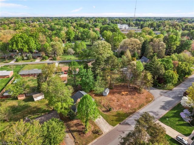 1100 Century Park Avenue, Kernersville, NC 27284