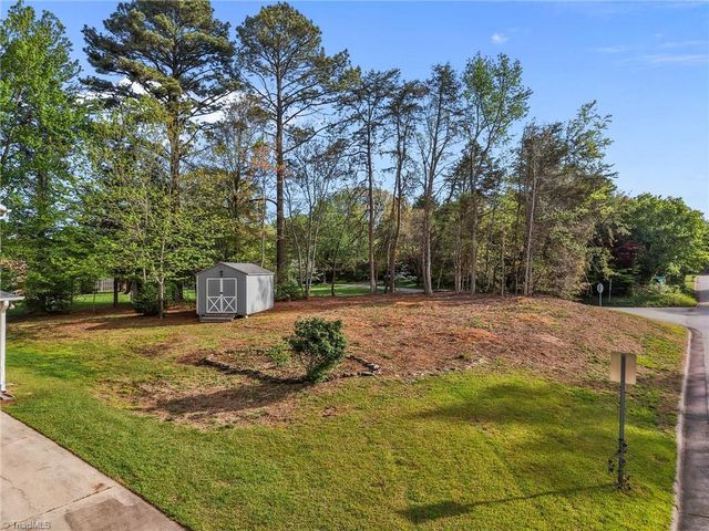 1100 Century Park Avenue, Kernersville, NC 27284