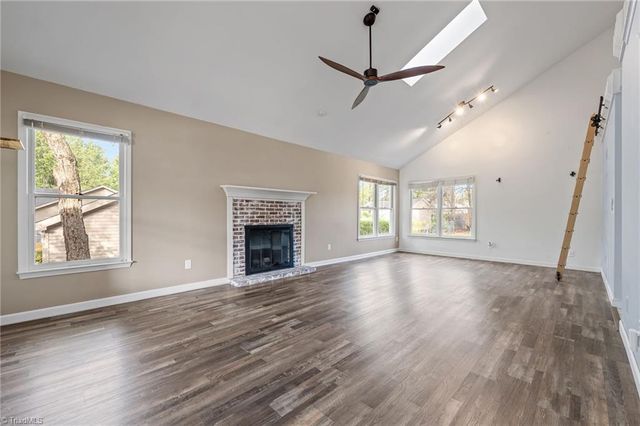 1100 Century Park Avenue, Kernersville, NC 27284