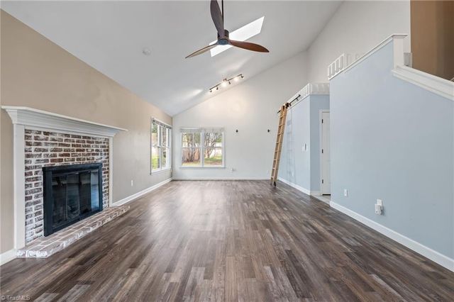 1100 Century Park Avenue, Kernersville, NC 27284