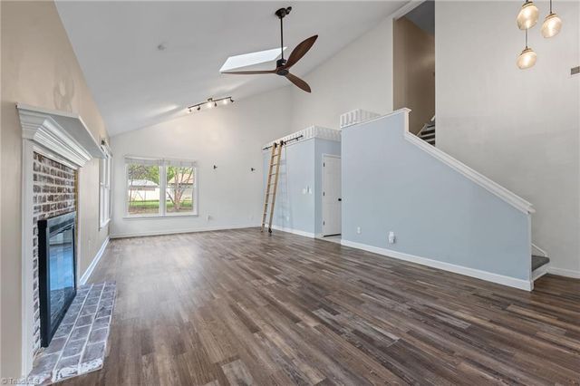 1100 Century Park Avenue, Kernersville, NC 27284