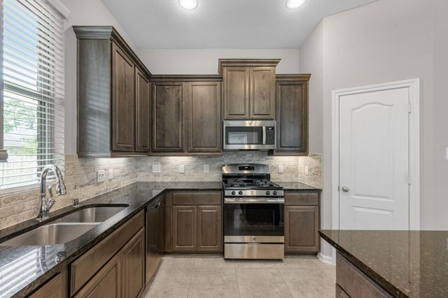 124 Buckeye Drive, Montgomery, TX 77316