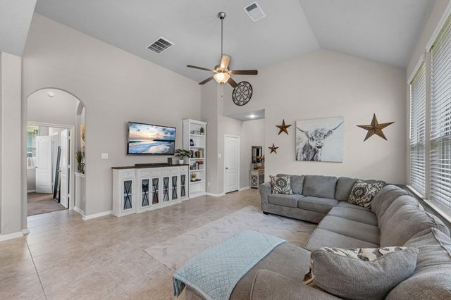 124 Buckeye Drive, Montgomery, TX 77316