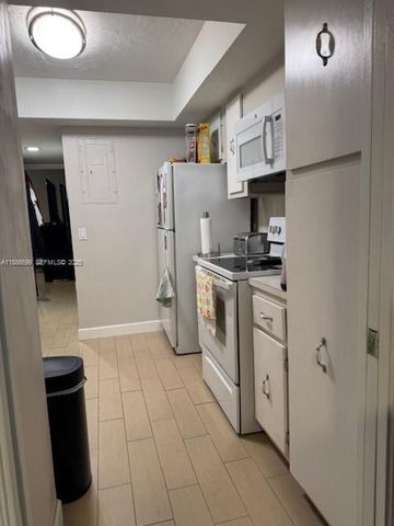360 NW 69th Avenue 202, Plantation, FL 33317