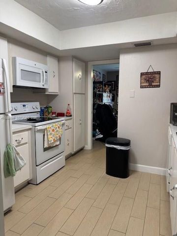 360 NW 69th Avenue 202, Plantation, FL 33317