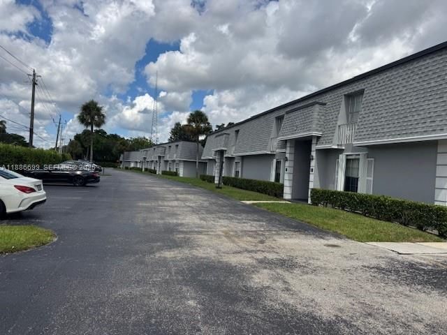 360 NW 69th Avenue 202, Plantation, FL 33317