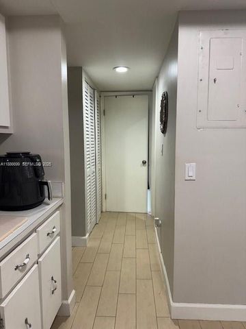 360 NW 69th Avenue 202, Plantation, FL 33317