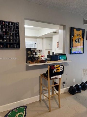 360 NW 69th Avenue 202, Plantation, FL 33317