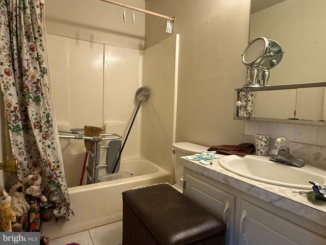 6 BUCKTHORN CT, Woodbury, NJ 08096