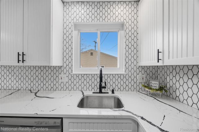 1806 Treadwell Street, Westland, MI 48186