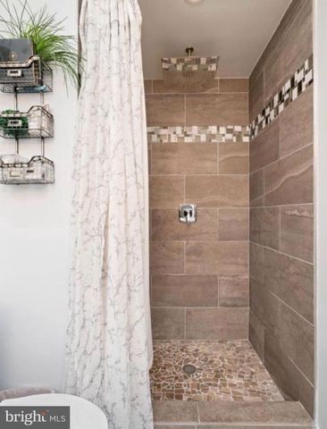 11611 VALE RD, Oakton, VA 22124