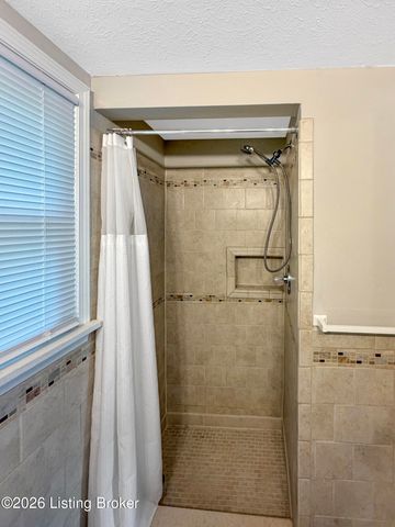 8319 Arnoldtown Rd, Louisville, KY 40214