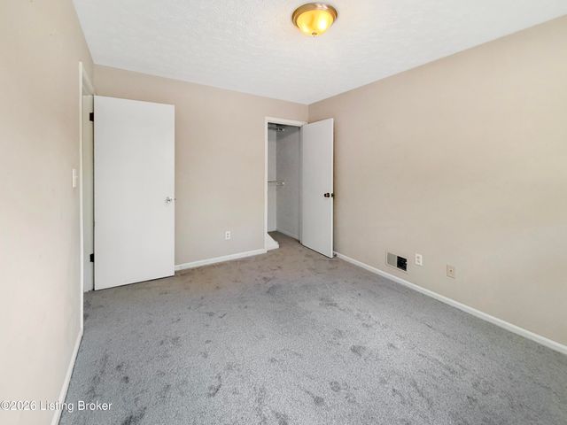 8319 Arnoldtown Rd, Louisville, KY 40214