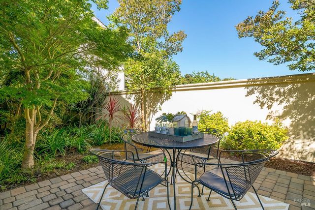 23 Greenham Ct, Novato, CA 94949