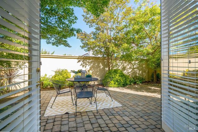 23 Greenham Ct, Novato, CA 94949