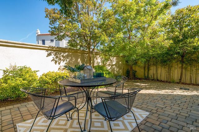 23 Greenham Ct, Novato, CA 94949