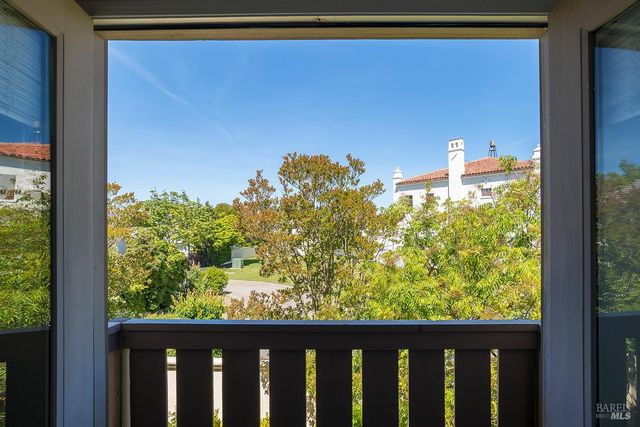 23 Greenham Ct, Novato, CA 94949