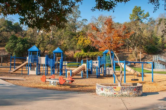 23 Greenham Ct, Novato, CA 94949